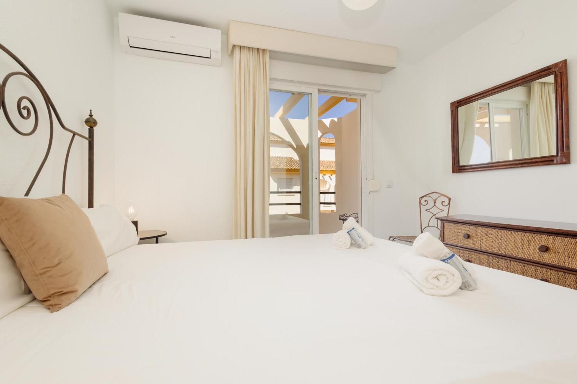 Beautiful Townhouse Walking Distance To The Beach In Costabella, Marbella Bagian luar foto