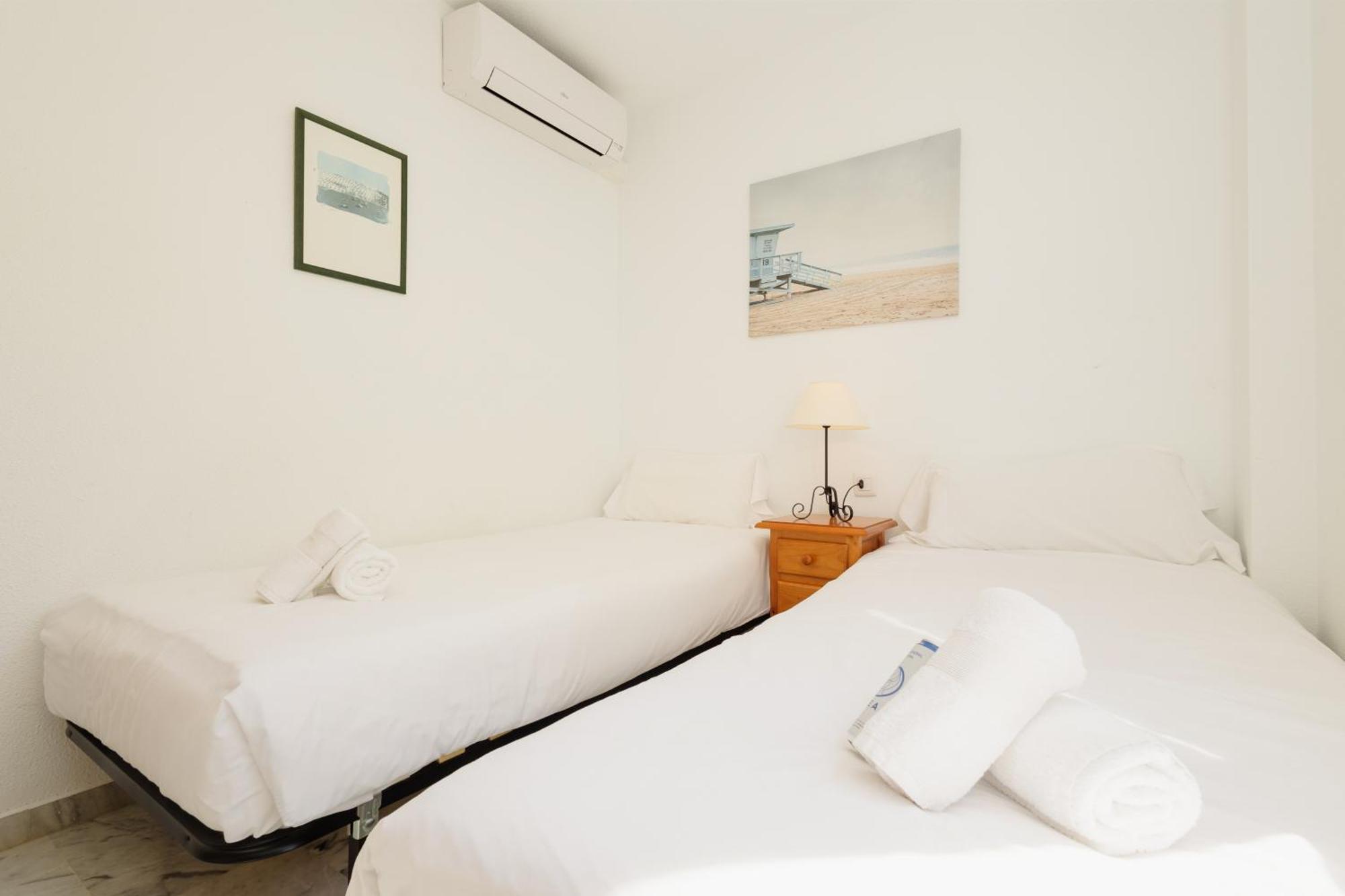Beautiful Townhouse Walking Distance To The Beach In Costabella, Marbella Bagian luar foto