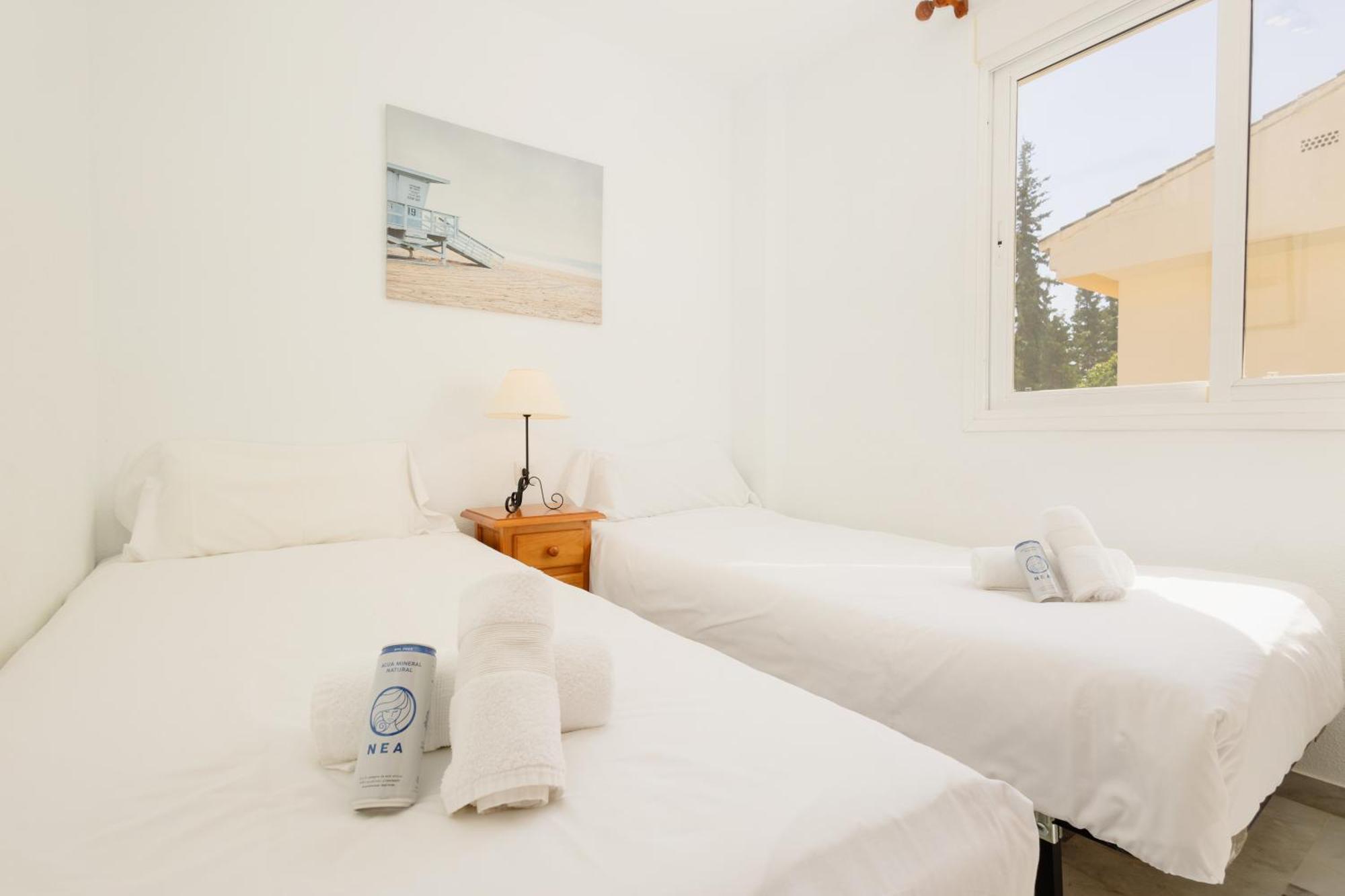 Beautiful Townhouse Walking Distance To The Beach In Costabella, Marbella Bagian luar foto