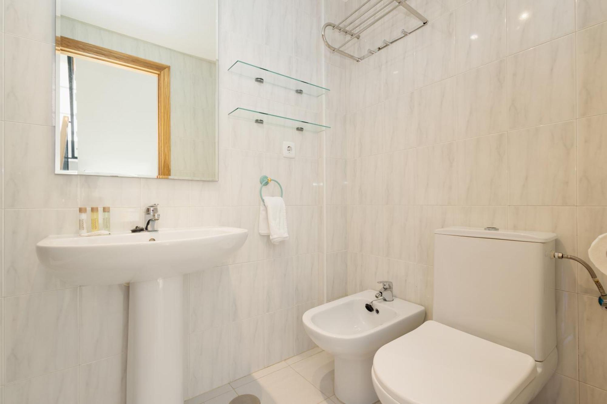 Beautiful Townhouse Walking Distance To The Beach In Costabella, Marbella Bagian luar foto