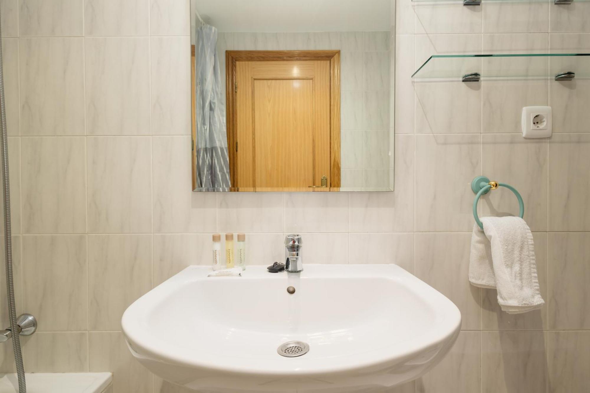 Beautiful Townhouse Walking Distance To The Beach In Costabella, Marbella Bagian luar foto