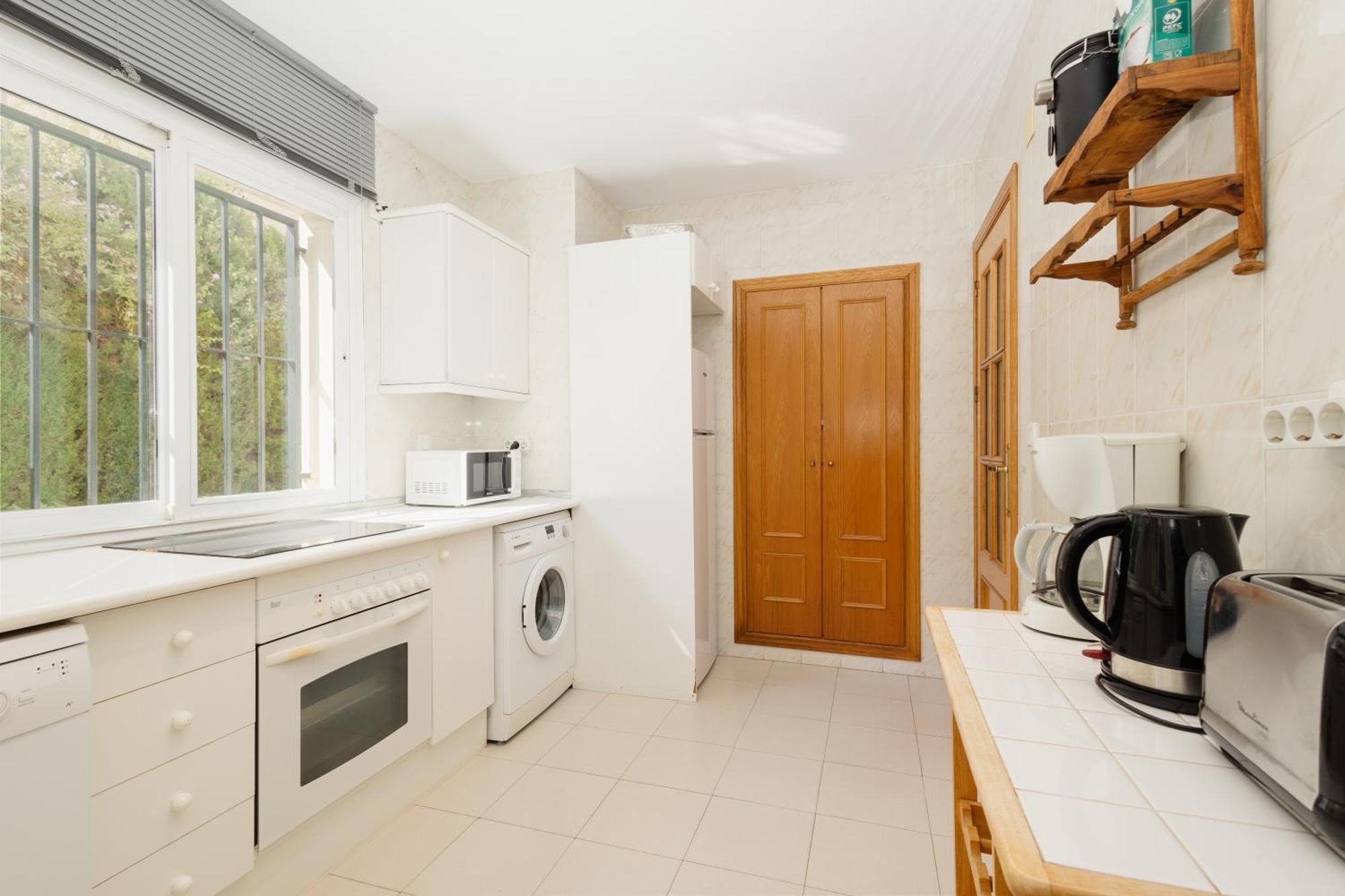 Beautiful Townhouse Walking Distance To The Beach In Costabella, Marbella Bagian luar foto