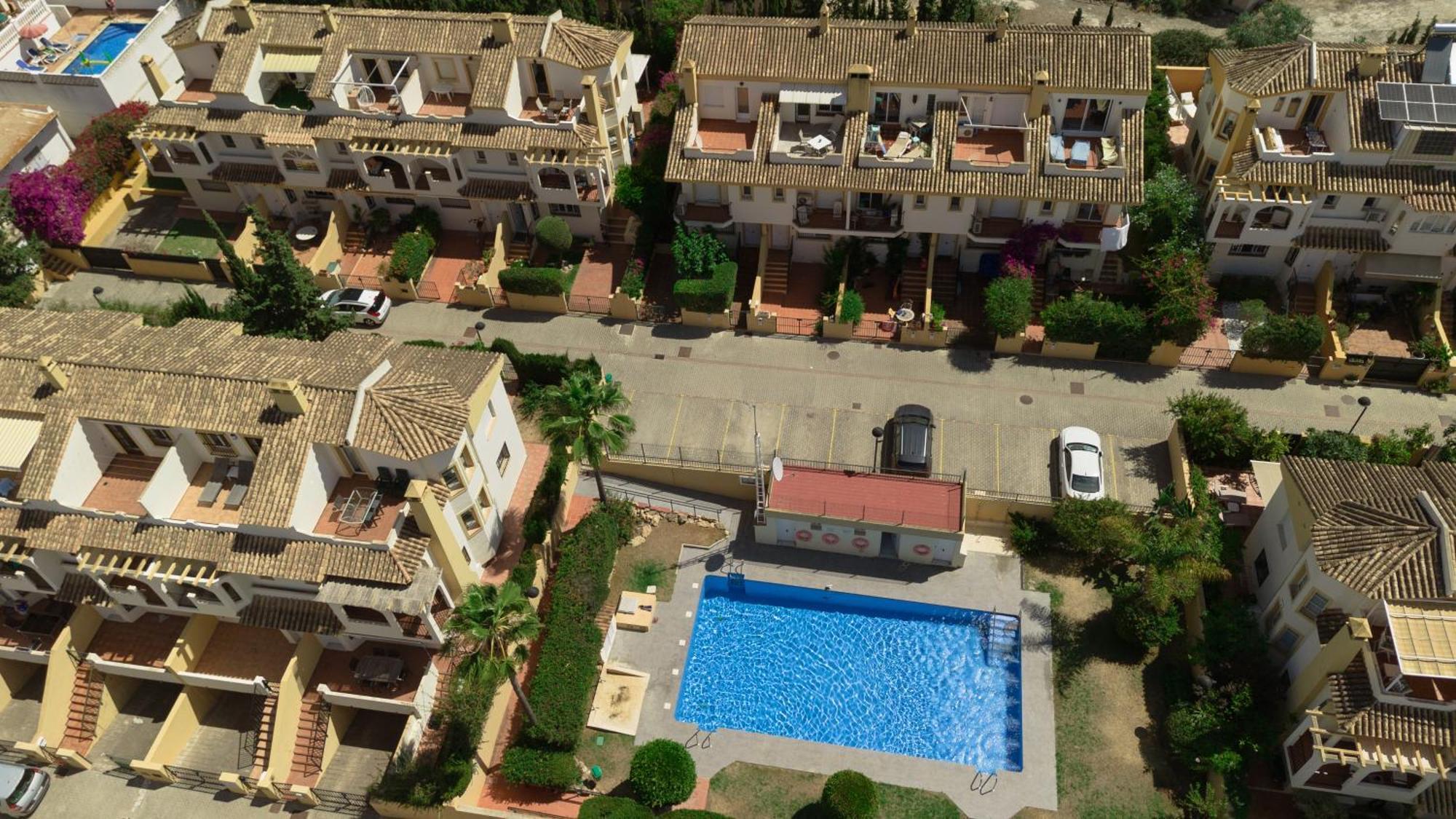 Beautiful Townhouse Walking Distance To The Beach In Costabella, Marbella Bagian luar foto