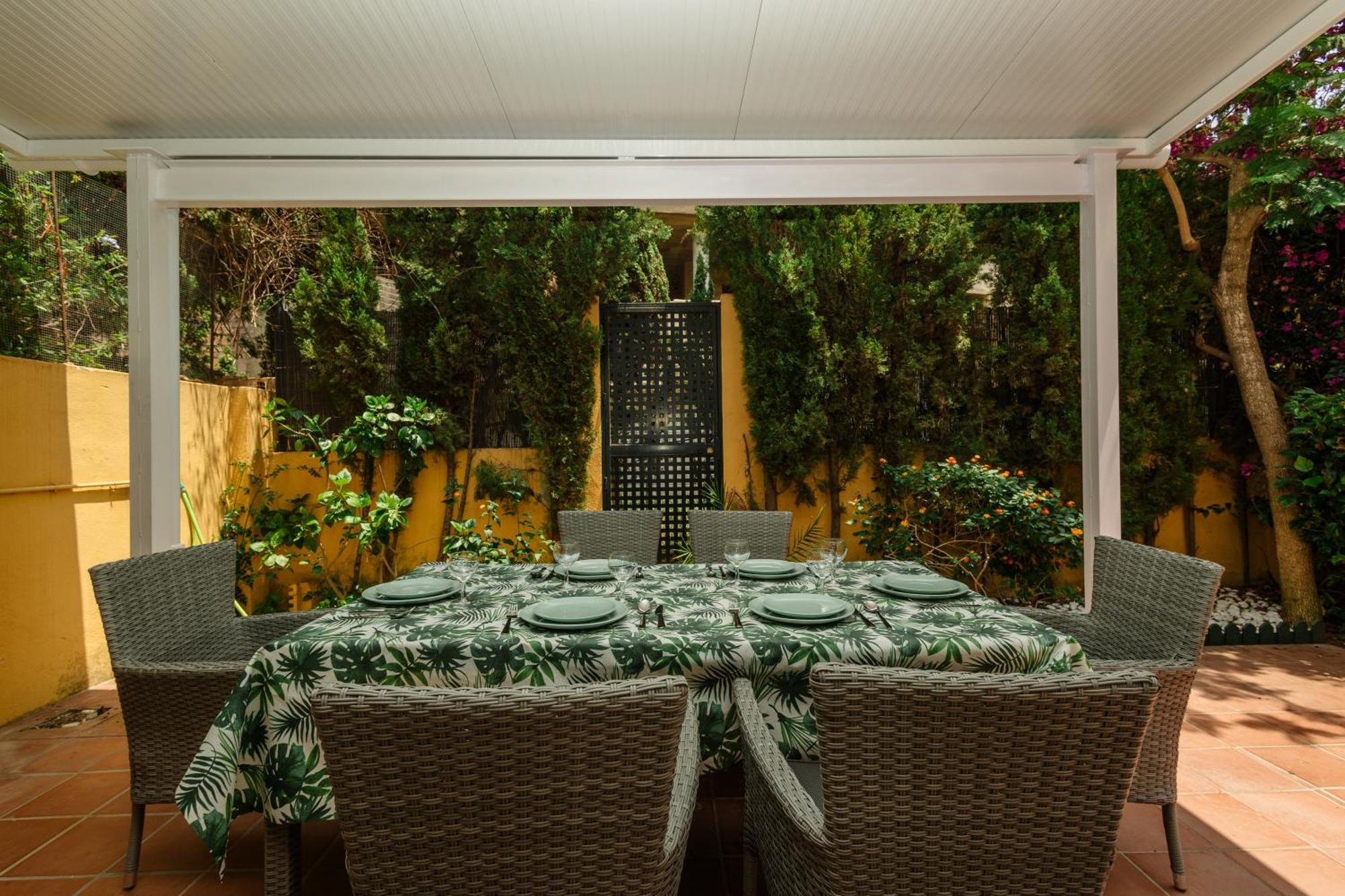 Beautiful Townhouse Walking Distance To The Beach In Costabella, Marbella Bagian luar foto