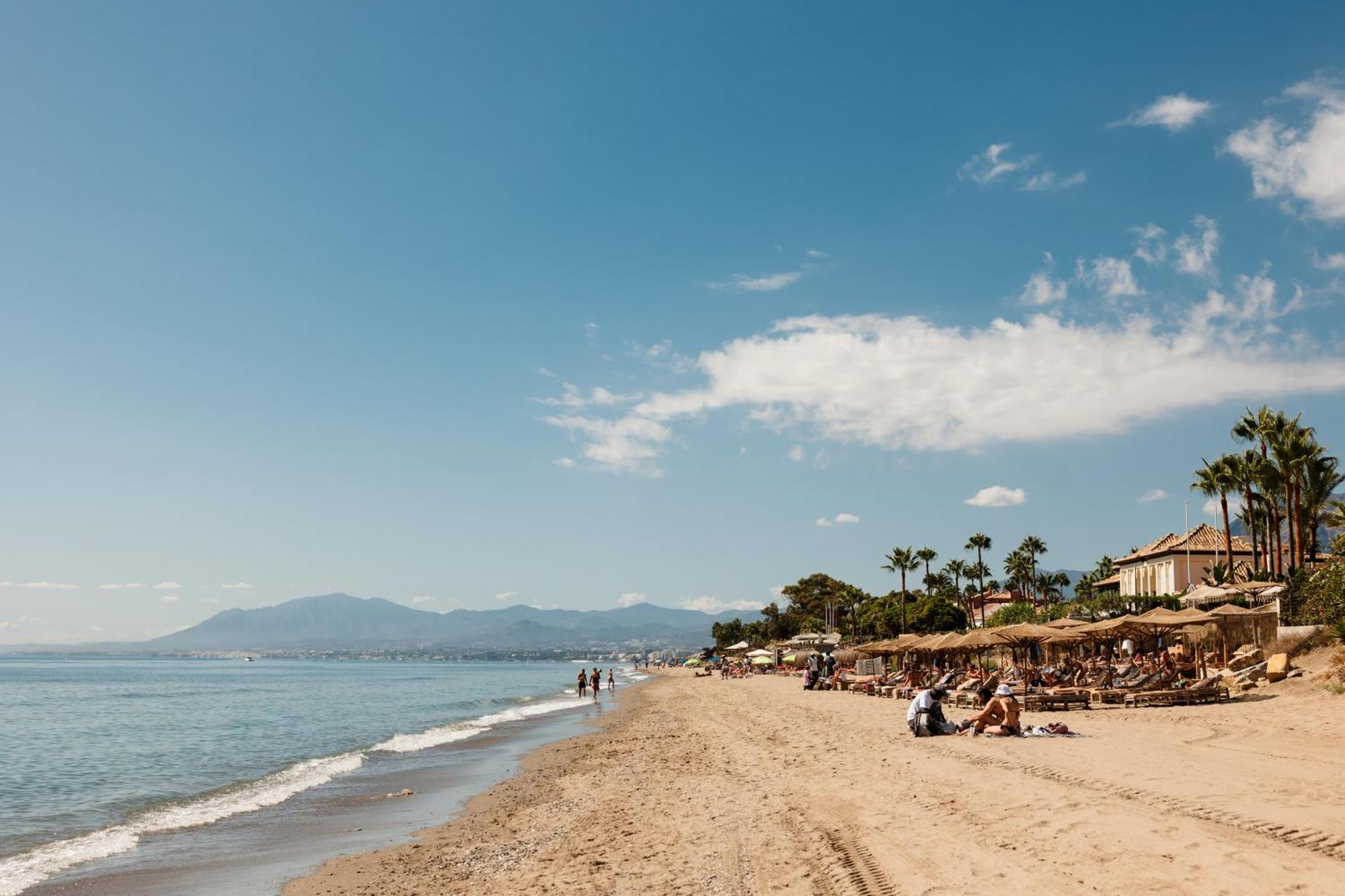 Beautiful Townhouse Walking Distance To The Beach In Costabella, Marbella Bagian luar foto