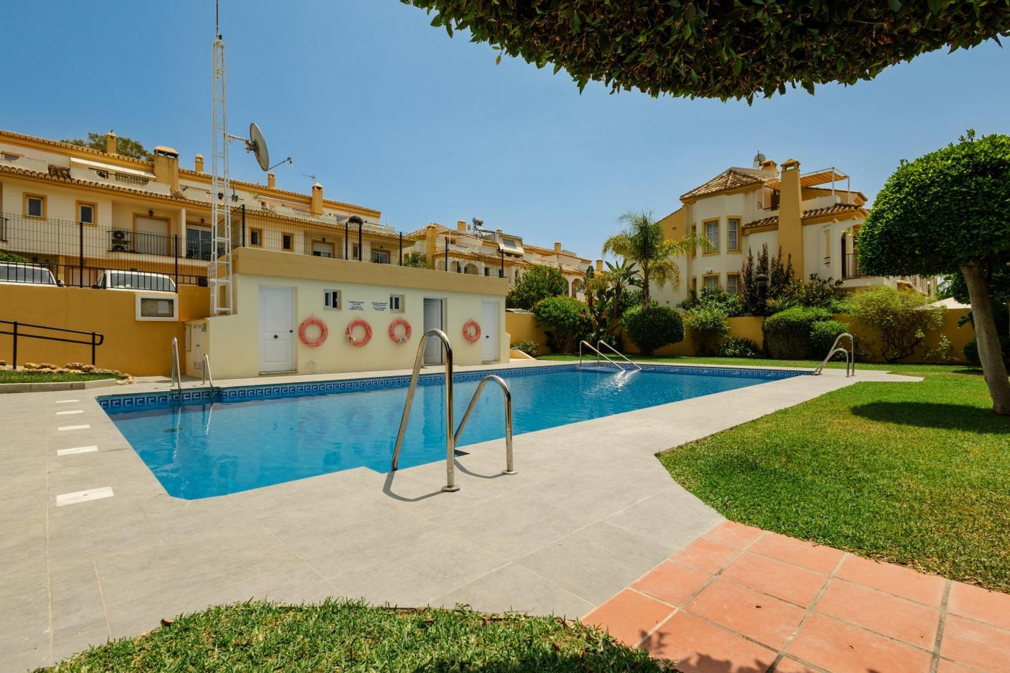 Beautiful Townhouse Walking Distance To The Beach In Costabella, Marbella Bagian luar foto