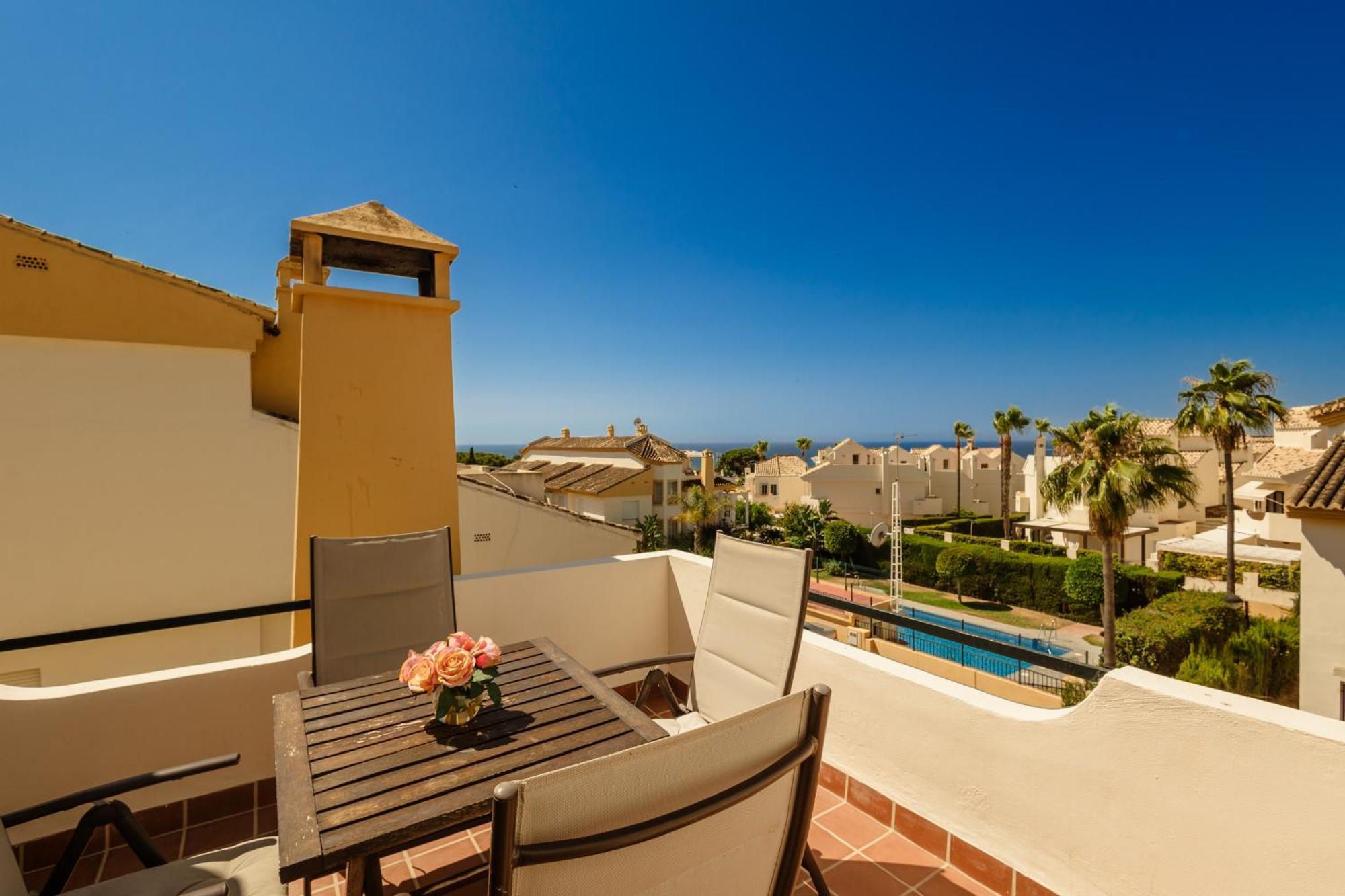Beautiful Townhouse Walking Distance To The Beach In Costabella, Marbella Bagian luar foto
