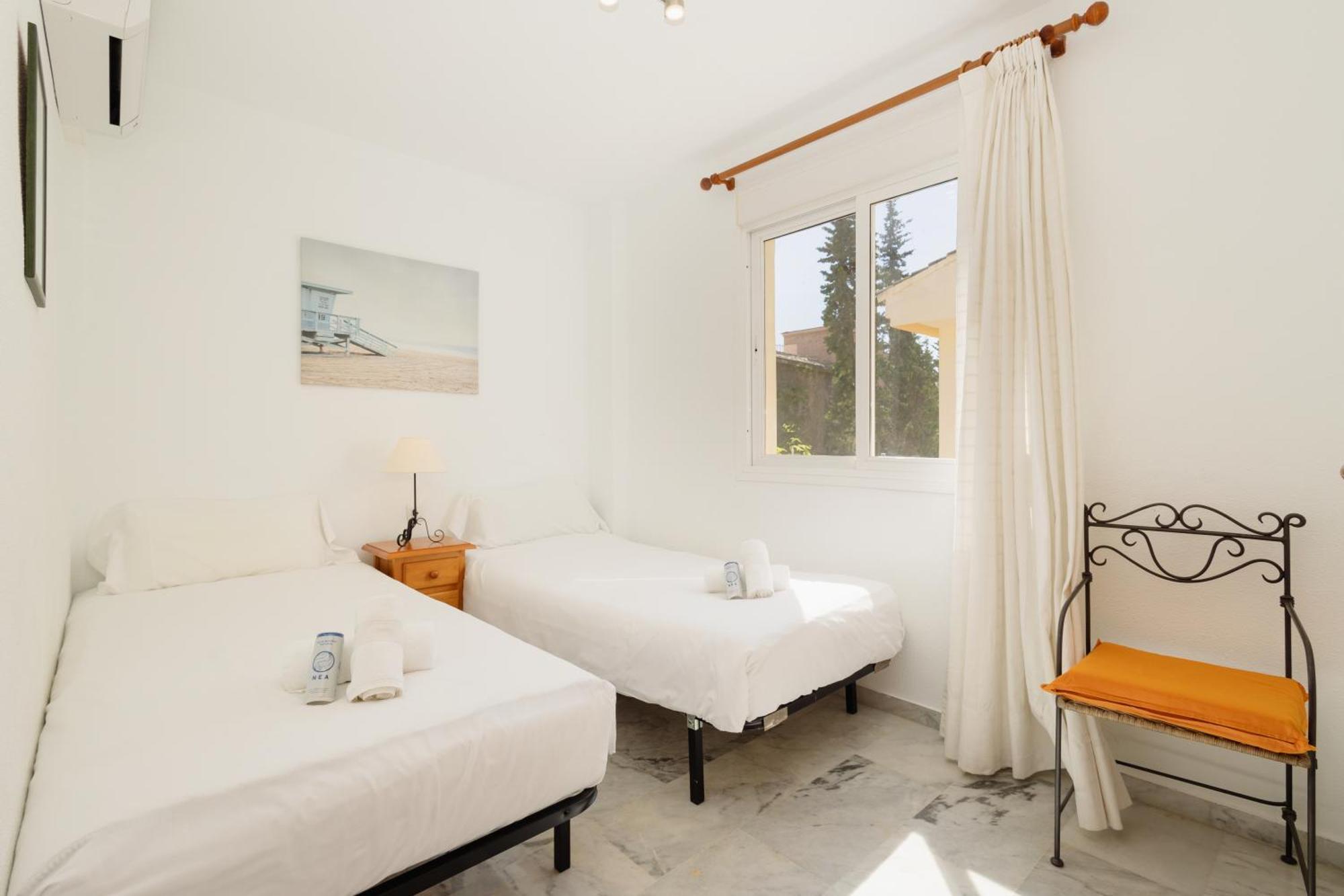Beautiful Townhouse Walking Distance To The Beach In Costabella, Marbella Bagian luar foto