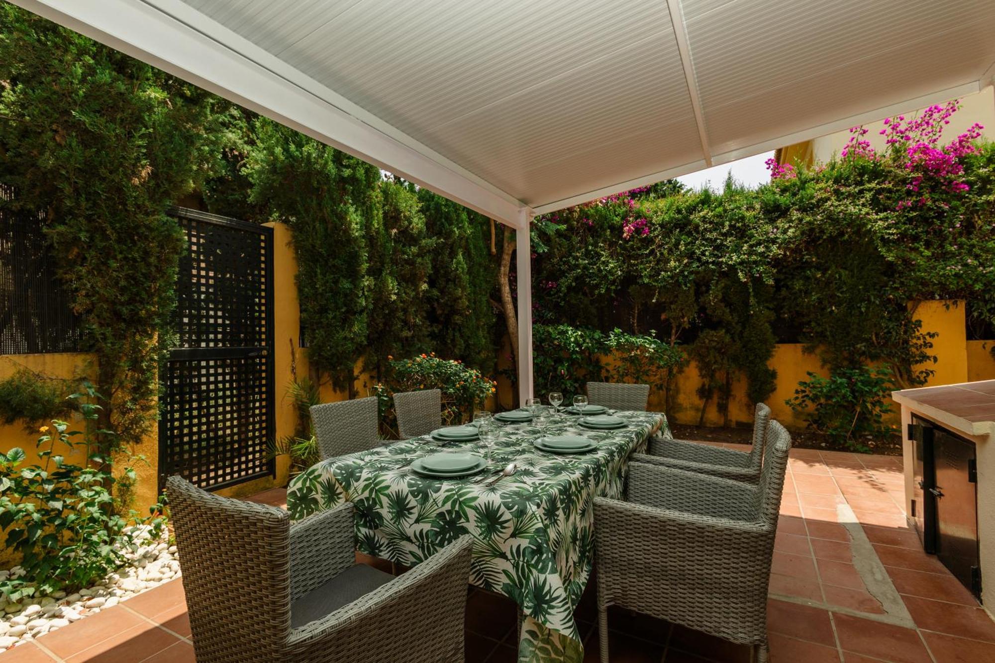 Beautiful Townhouse Walking Distance To The Beach In Costabella, Marbella Bagian luar foto